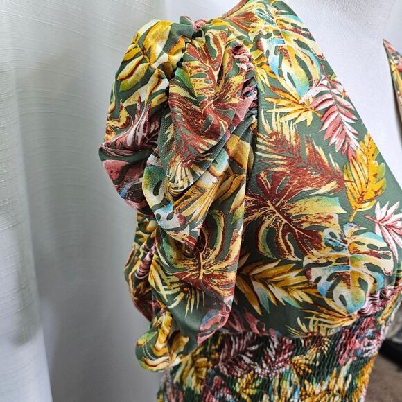 Ember Tropical Smocked Puff Sleeve Top Size Medium - Picture 5 of 9